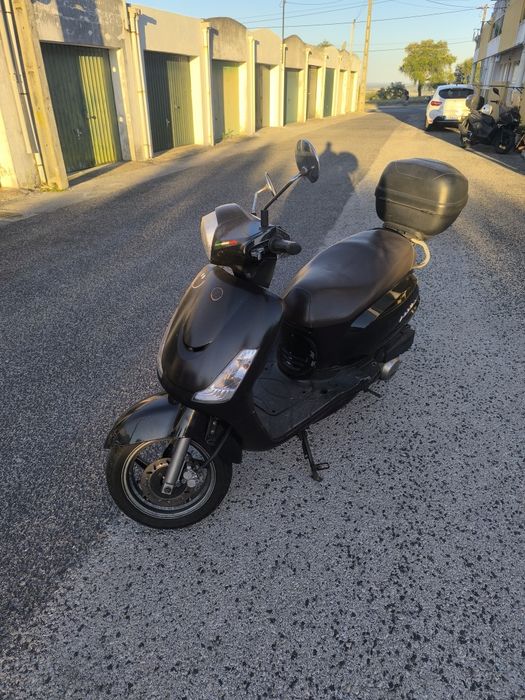 Venda Urgente SYM Fiddle 125cc – scooter a trabalhar