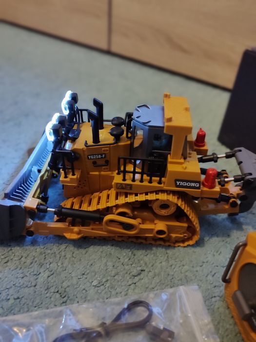 Escavadora radio controle R/C.