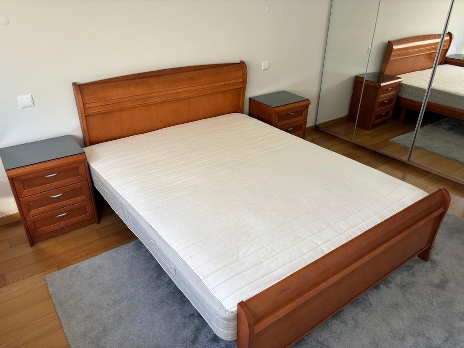 Conjunto quarto: cama + mesas cabeceira