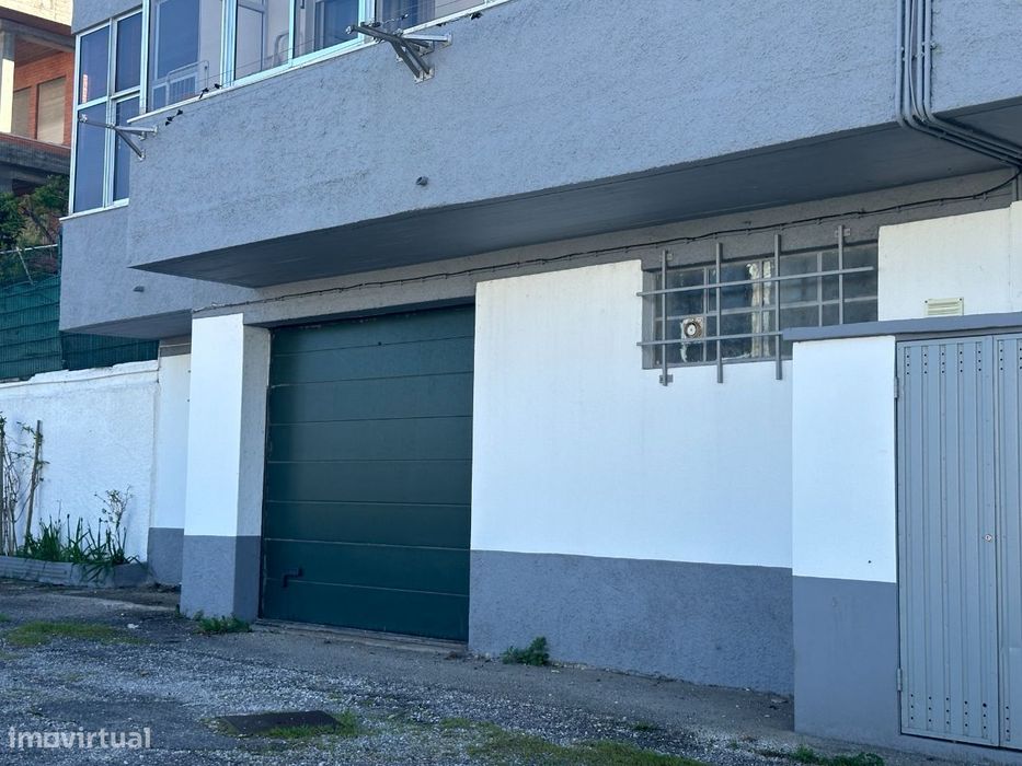 Selling Garage/Warehouse Next to the Seminary in Leiria