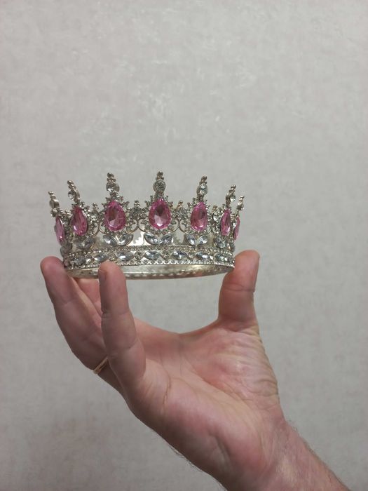 дам в оренда корону