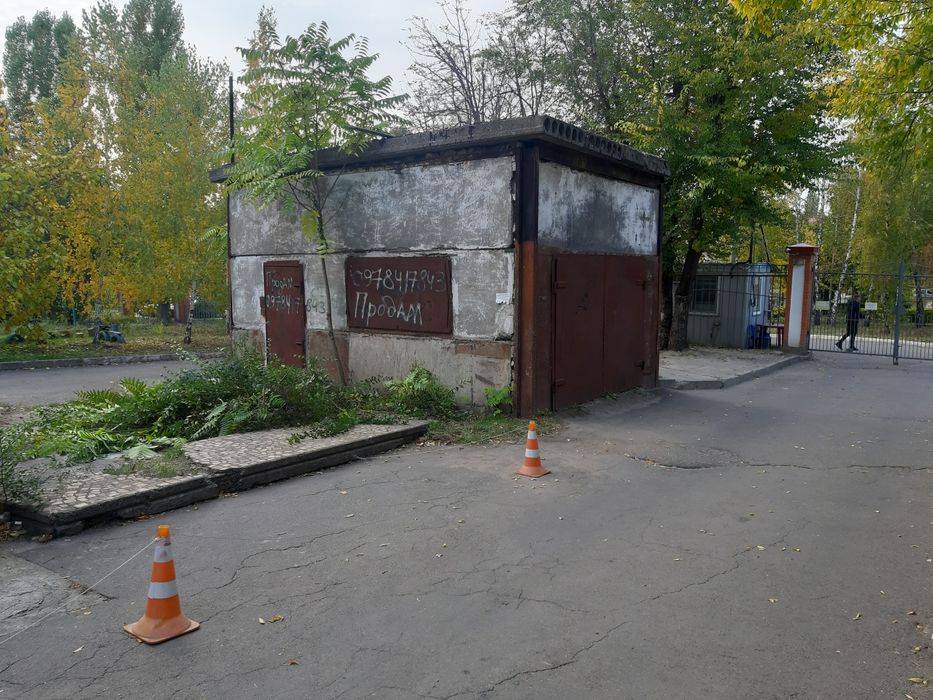 Продаётся ГАРАЖ 6х4, высота 3м, во дворе дома по ул.Балакина 41