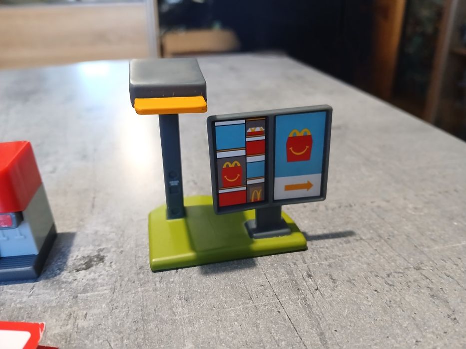 Figurki McDonalds  4 sztuki Little McDonalds  Happy Meal