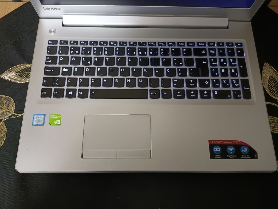 Laptop – Intel i7 / 12 GB RAM / SSD 1 TB / NVIDIA 940MX 4GB