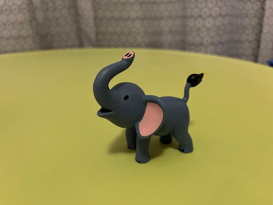 Bonecos leão/elefante