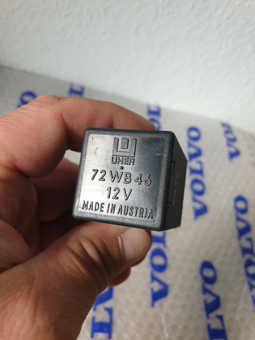 Przekaźnik wycieraczek volvo 340/360 88 rok