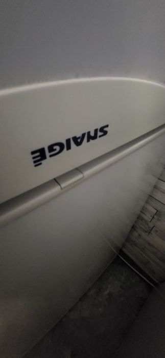 Холодильник  Snaige працює