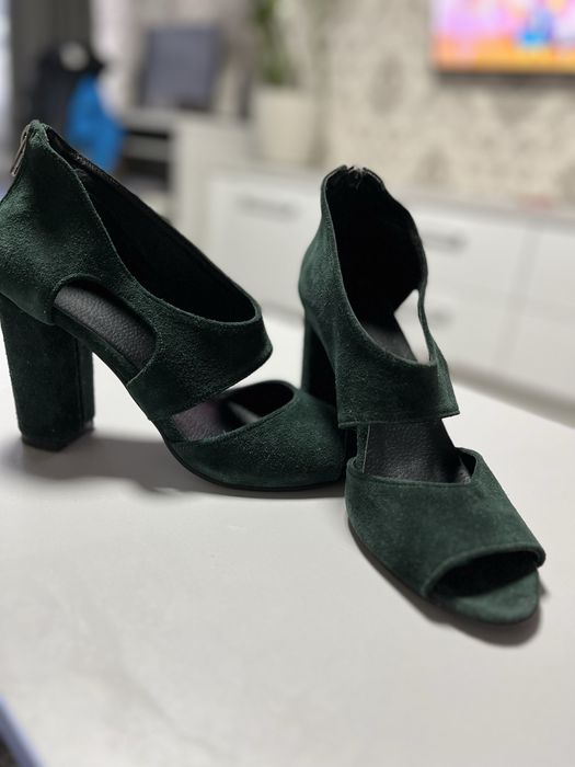 Босоніжки жіночі