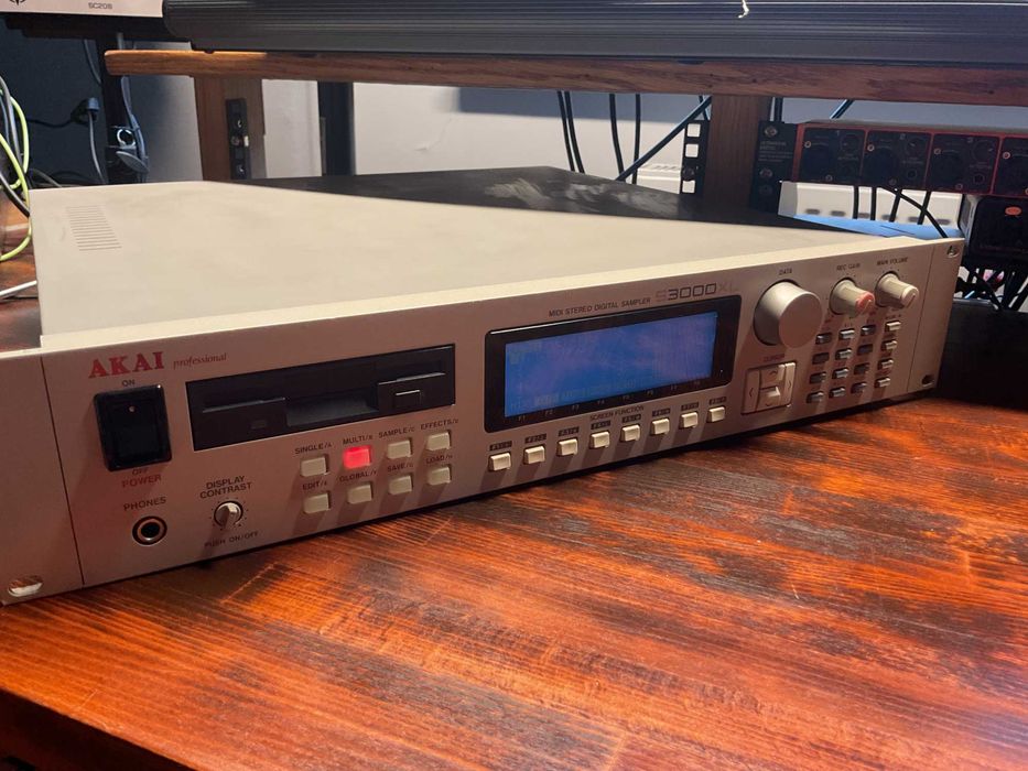 Sampler Akai S3000XL + karta IB-208P / sprawny /  serwisowany