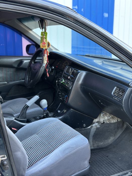 Toyota Carina E 1.6 бензин
