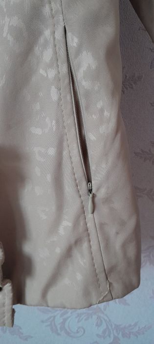 Продам плащдля дівчини, жінки 44 розміру