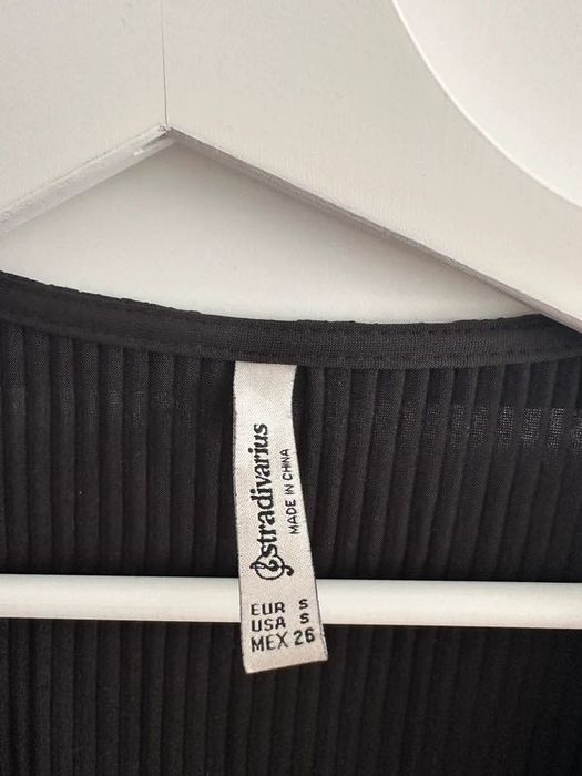 Czarny kombinezon Stradivarius
