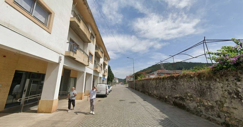 Loja e Espaço Comercial com 360 m² no Centro Histórico de Góis - Excelente Oportunidade de Investimento