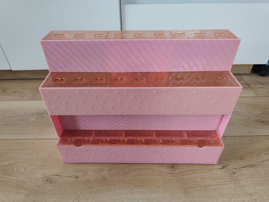 Domek/stojak dla laleczek lol