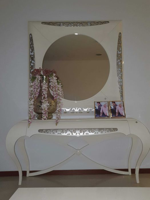 Consola Branca Rústica