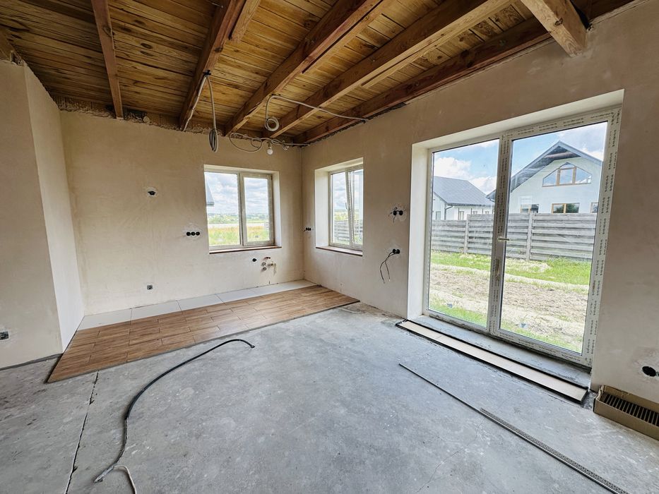 Продаж будинку з частковим ремонтом. Ціна - 79 000$ без комісії