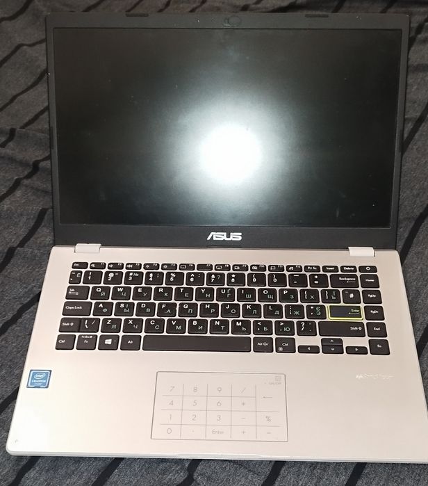 Компактный ультрабук 14" ASUS E410MA / Intel N4020 / 4GB RAM / Батарея 4.5 часа