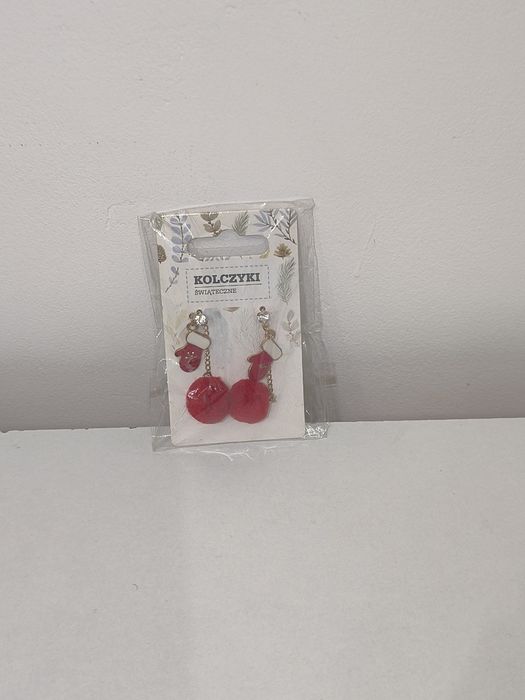 Kolczyki czerwone świąteczne kuleczki (pomponiki) z rękawiczkami