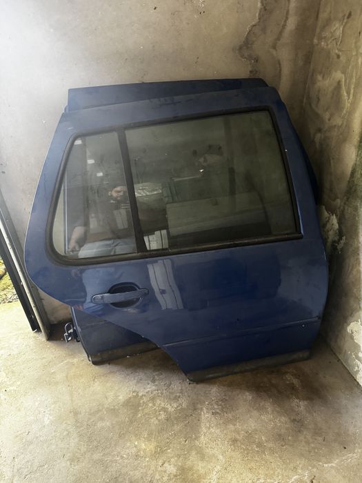 Golf 4-portas, mala, capot, óticas e parachoques