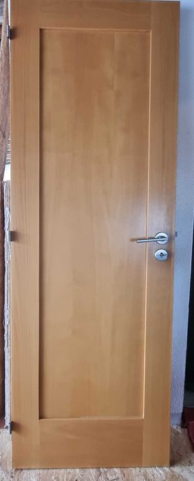 Portas Interiores em Madeira com Fechadura e Ferragens – 60€ cada