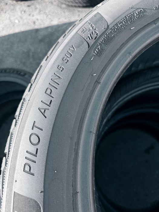 235 50 19 Michelin Pilot Alpin 5 90% Шини Зима