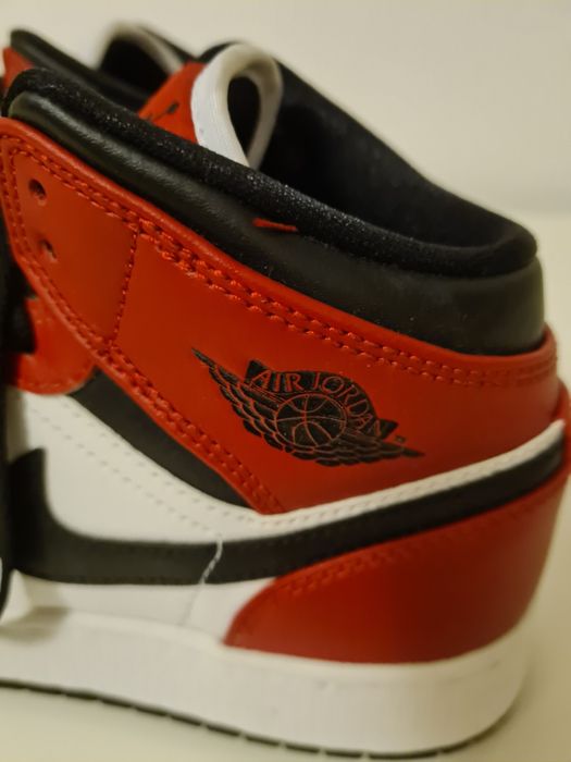 Tenis Air Jordan 1 Mid GS "Chicago Black Toe"