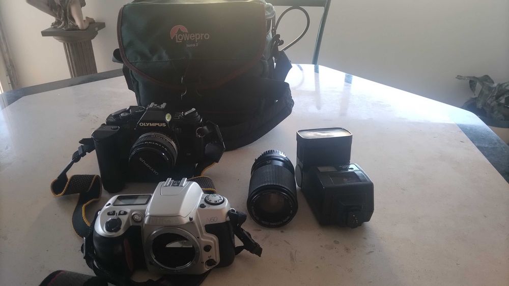 Câmara analóga Nicon F 60vitar,Flash e bolsa, pode ser vendido separadamente