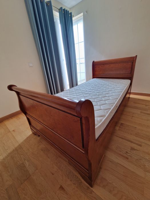 Cama individual em madeira maciça
