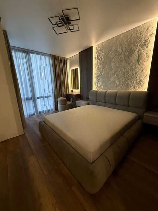 Продаж квартири в новому ЖК бізнес-класу: озеро, центр, комфорт.