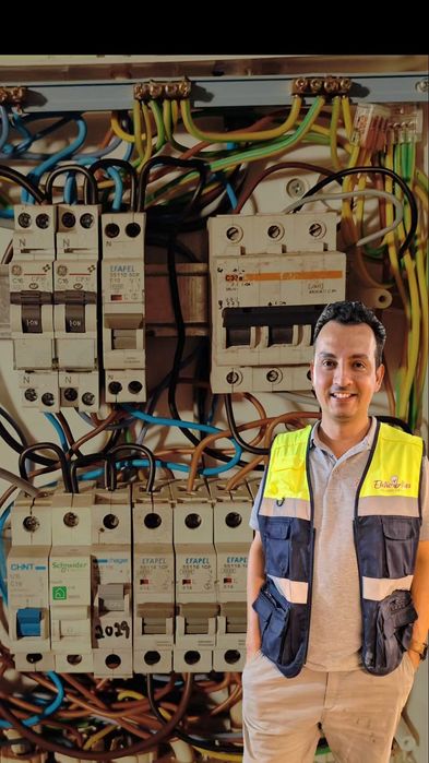 Eletricista- Pequenas reparações e instalações eletricas completas