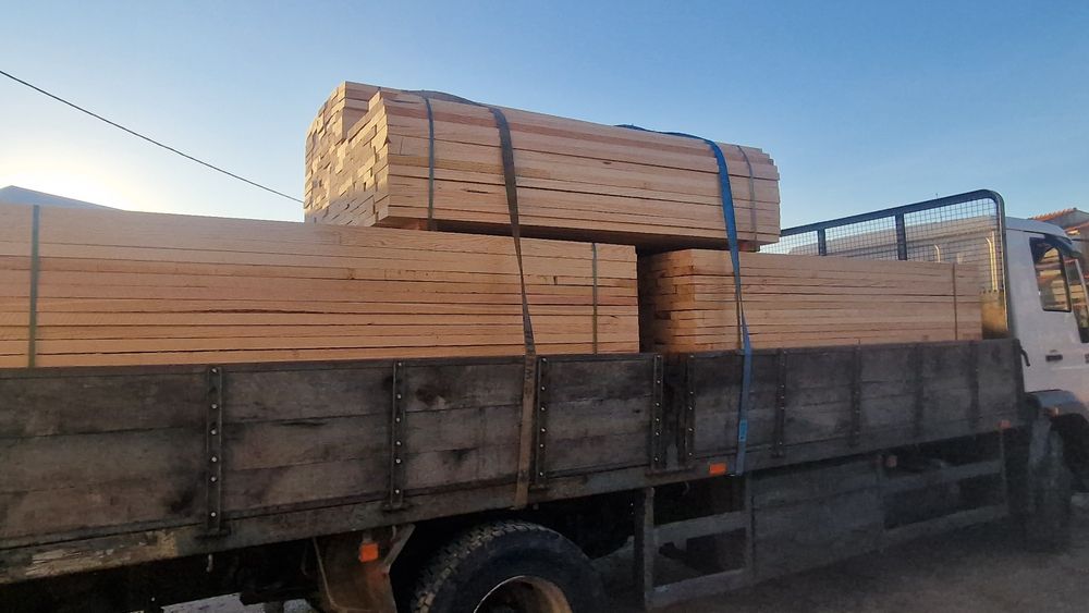 Madeira de pinho alinhada seca comprimentos 2.60 e 2.20x40 e 55 mm