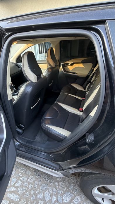 Volvo XC60 2011 R-Design D3