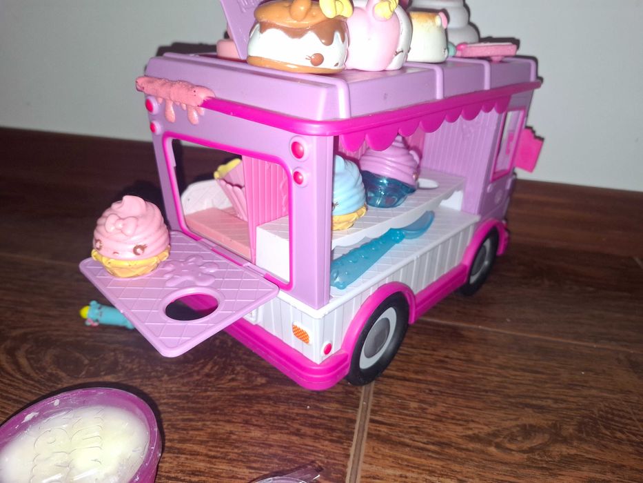 Num noms, samochód z lodami