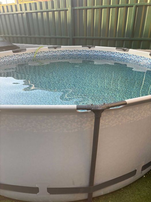 Vendo piscina  Comprada este Verão