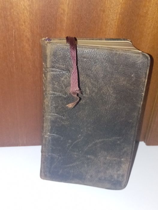 Livro Religioso antigo