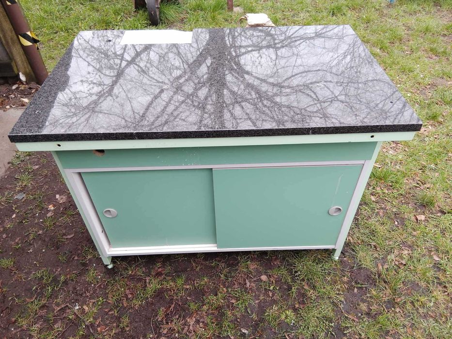 Do kuchni lub na warsztat granitowy blat
