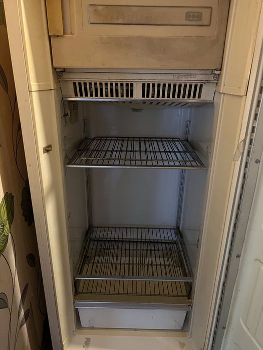 Холодильник зіл