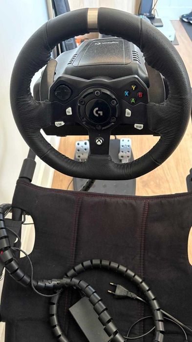 Logitech G920 + Cockpit Playseat Challenge
