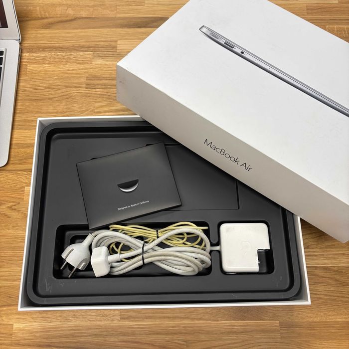 MacBook Air 2015 13 cali Intel i5 8 GB RAM