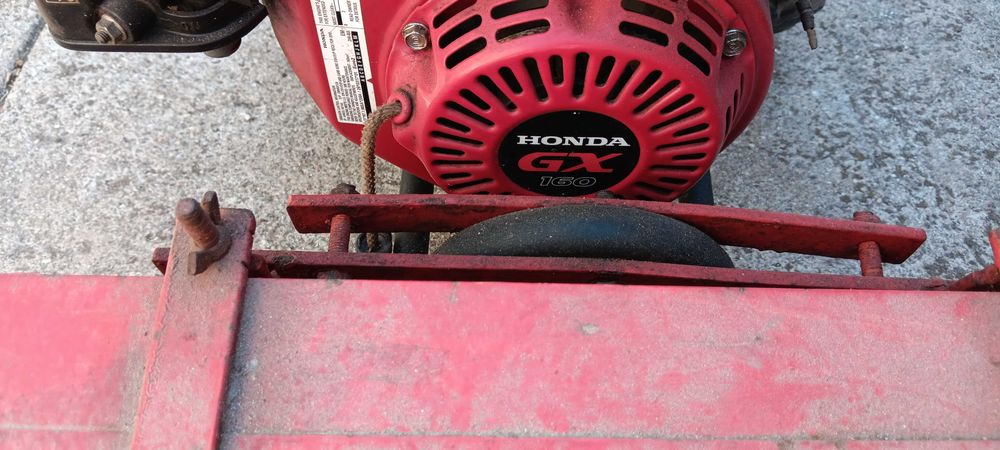 Motocultivador Honda a gasolina como novo.