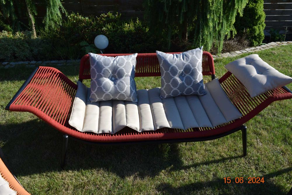 zestaw mebli ogrodowych wyplatanych sznurkami technorattan