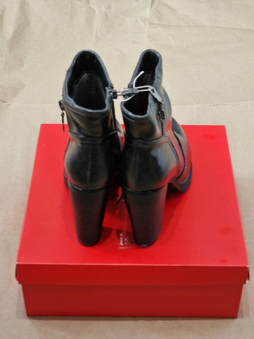 Чорні шкіряні черевики  бренду COFE COST, р36