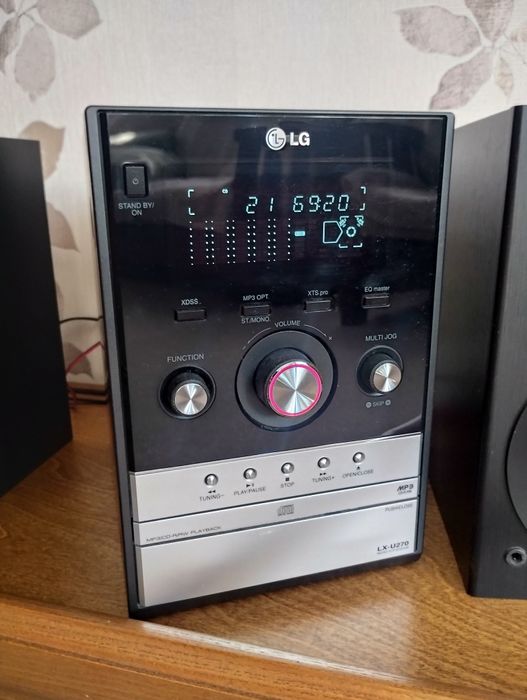 Музыкальный центр LG