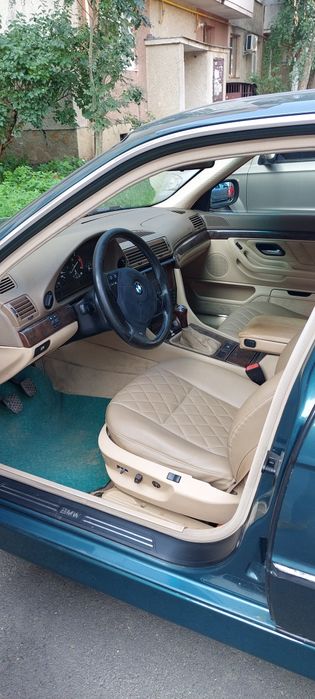 Автомобіль БМВ 7 Е 38