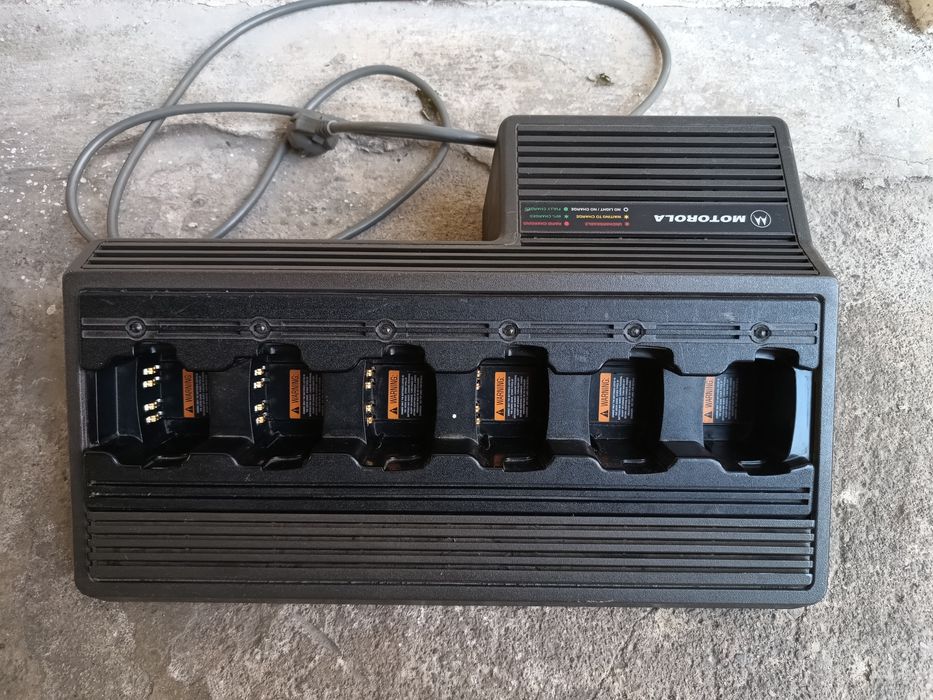 Oryginalna 6 stanowiskowa ładowarka do radiotelefonów Motorola