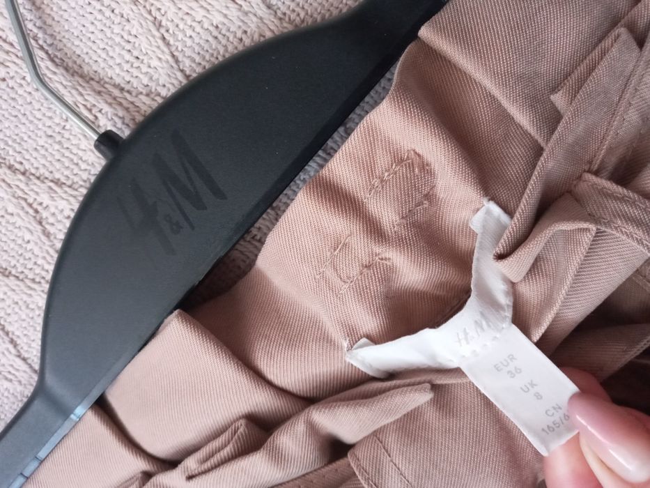 Karmelowe spodnie H&M z talią paper bag 36r