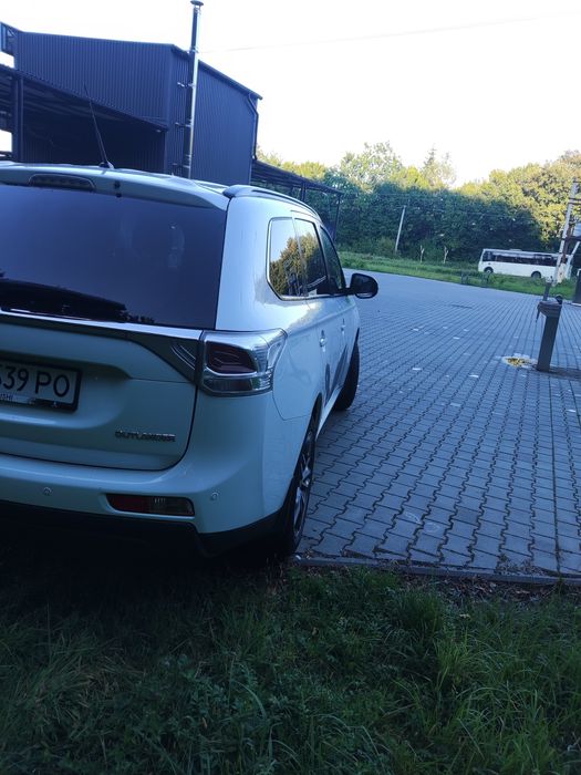 Терміново Mitsubishi Outlander 2013