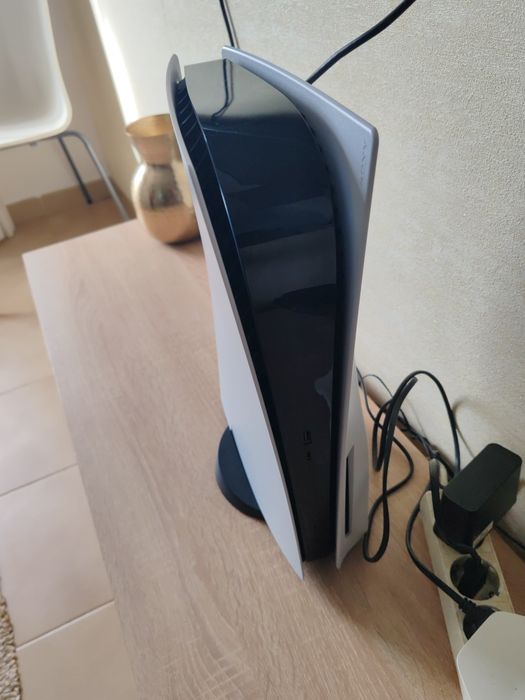 PlayStation 5 como nova com caixa e um comando