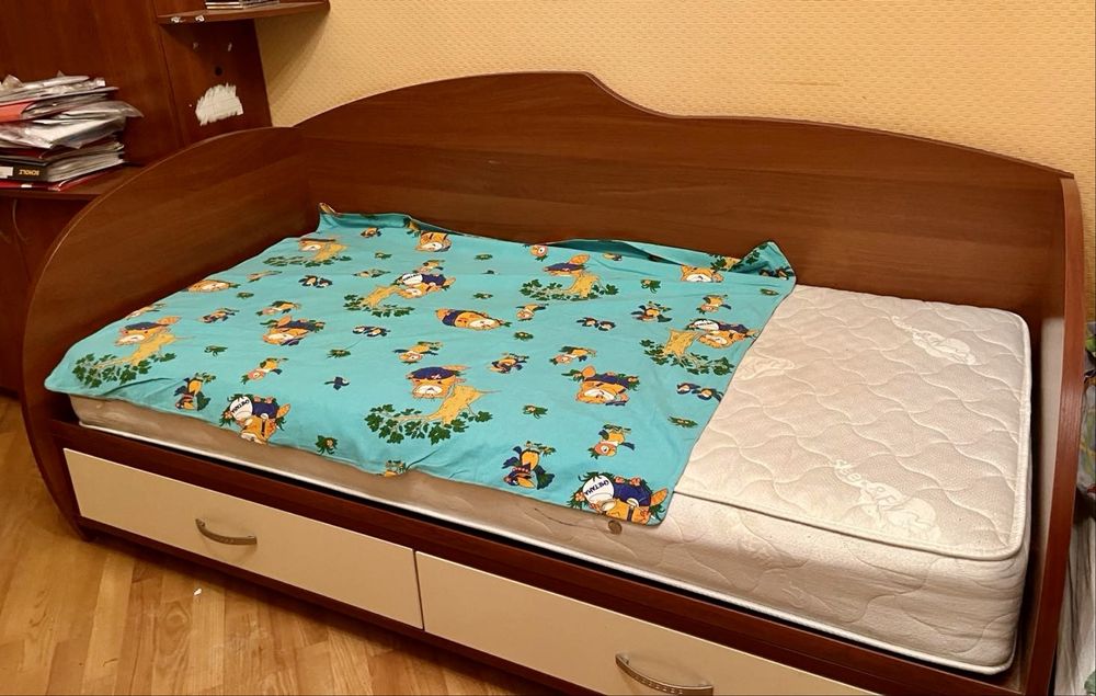 Дитяче ліжко з матрацем