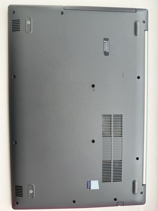 Ноутбук Lenovo IdeaPad 330-15IKB / i5 / 8GB / SSD / 15.6”